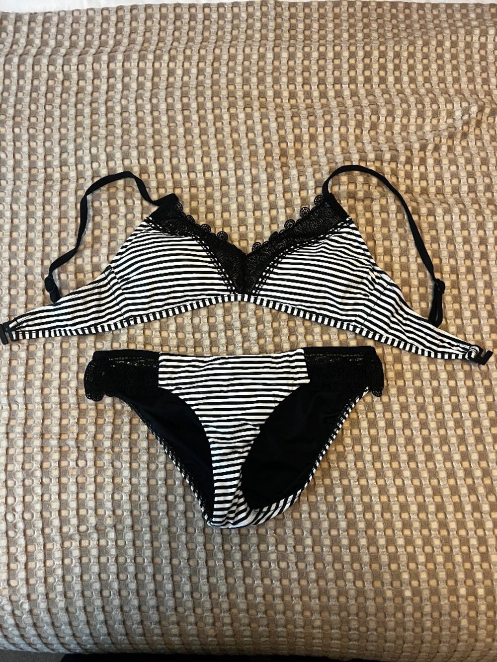 Seafolly Australia Two Piece Swimsuit USA Size 6.